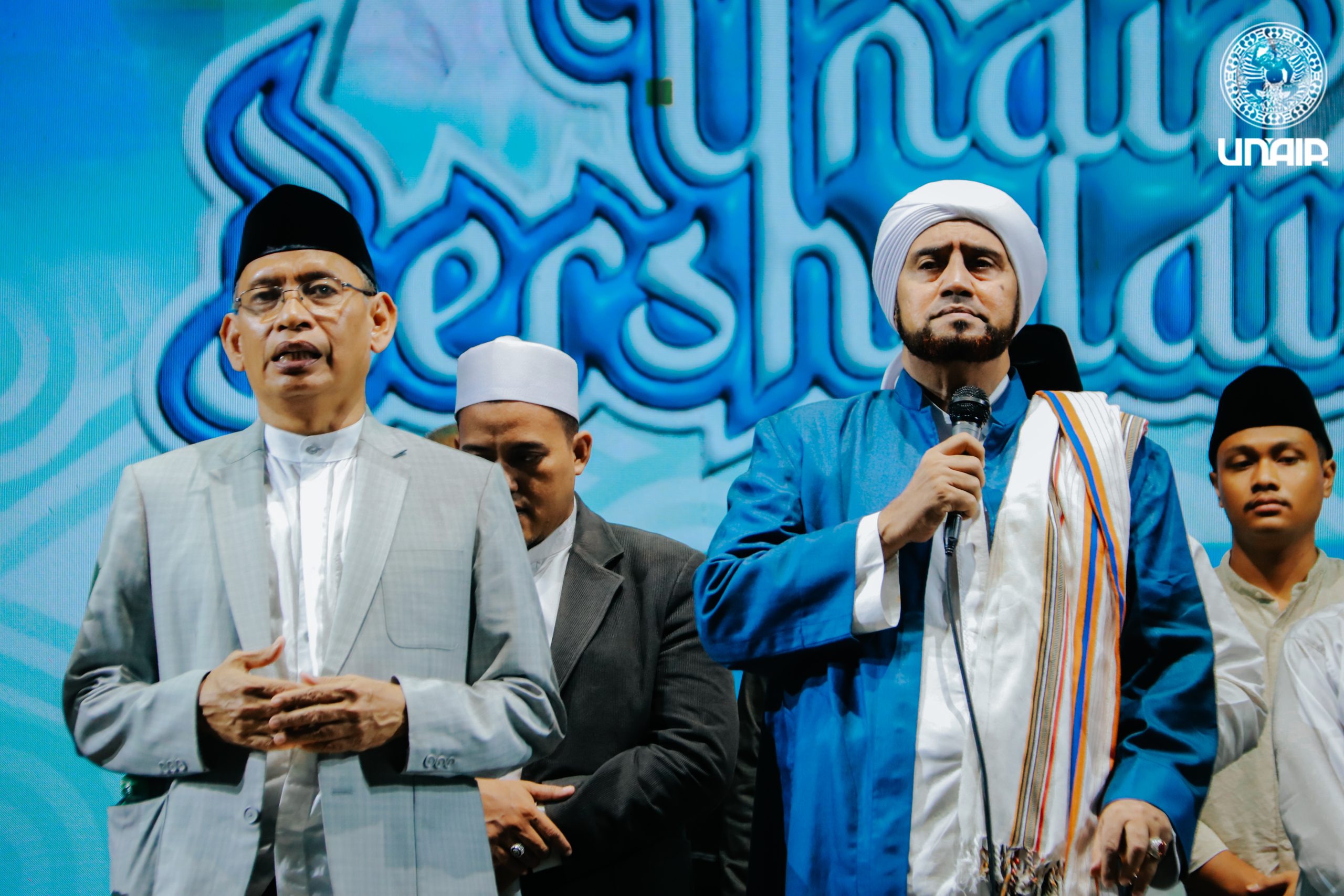 UNAIR Bersholawat bersama Habib Syech bin Abdul Qodir Assegaf. (poto: Abu)