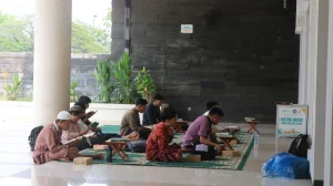 Kegiatan khataman Al-Qur'an kolaborasi tiga UKM (Foto: Istimewa)