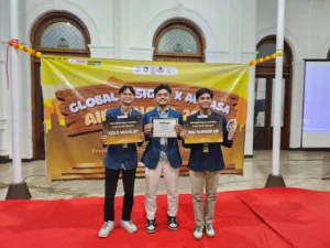 Mahasiswa FKG UNAIR yang gagas gel pencegah periodontitis raih Meraih Medali Emas dan Juara Tiga pada International Essay Competition Global Insight Airlangga (Foto: Dokumentasi Narasumber).