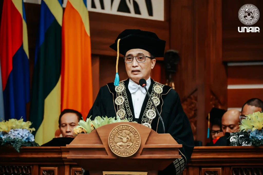 Ketua Majelis Wali Amanat, Prof HCUA Dr H Sunarto SH MH. saat memberikan sambutan pada sidang dies natalis ke-70 UNAIR (Foto: PKIP UNAIR)