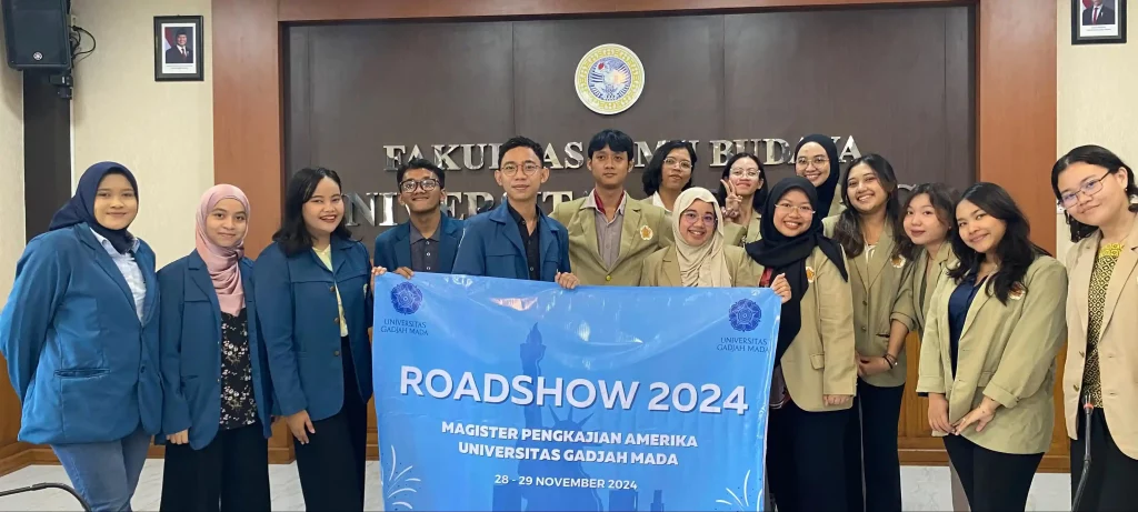 Kegiatan Roadshow Magister Pengkajian Amerika UGM di FIB UNAIR (Foto: Dokumentasi Lady)