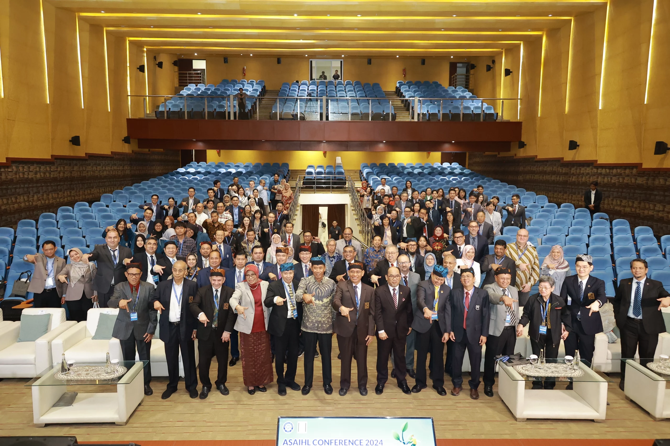 Group photo of participants at the ASAIHL 2024 conference during the opening ceremony held at Ternate Hall, ASEEC Tower, UNAIR Dharmawangsa-B Campus. (Photo: PKIP UNAIR)