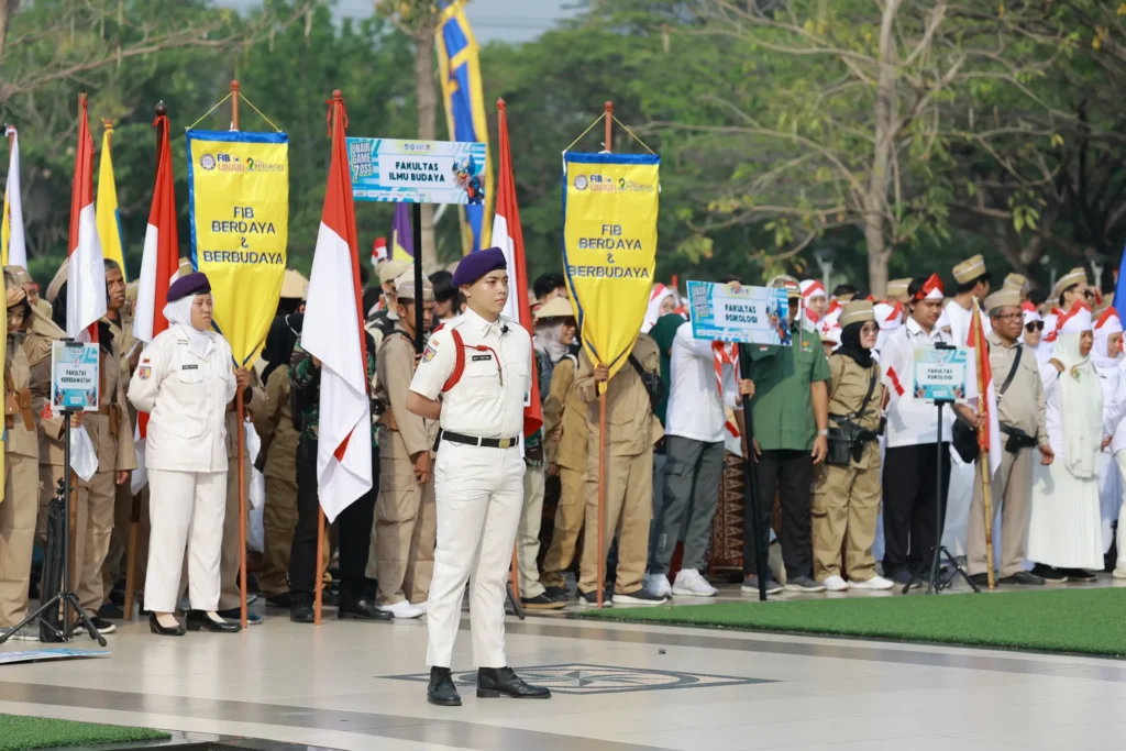 Para peserta upacara Peringatan Hari Pahlawan di UNAIR (foto: PKIP UNAIR)