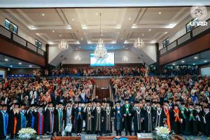 UNAIR Rector with all participants in the Anniversary Assembly (Photo: PKIP)