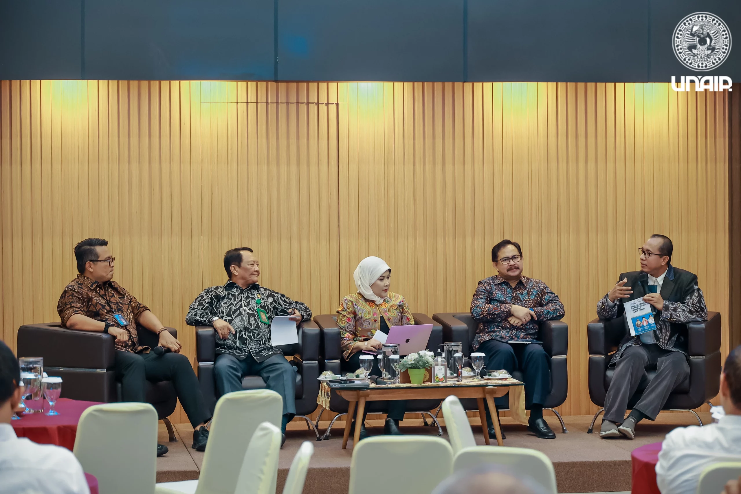 Para narasumber dalam talkshow refleksi akhir tahun