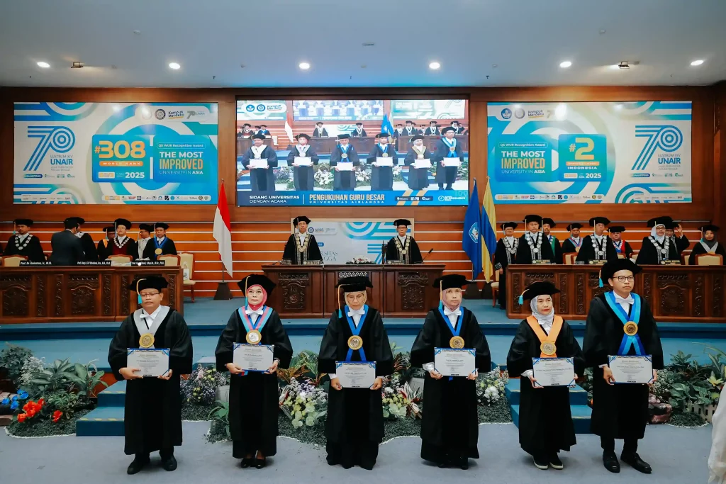 The six newly inaugurated professors were presented with their official inauguration certificates during the ceremony. 