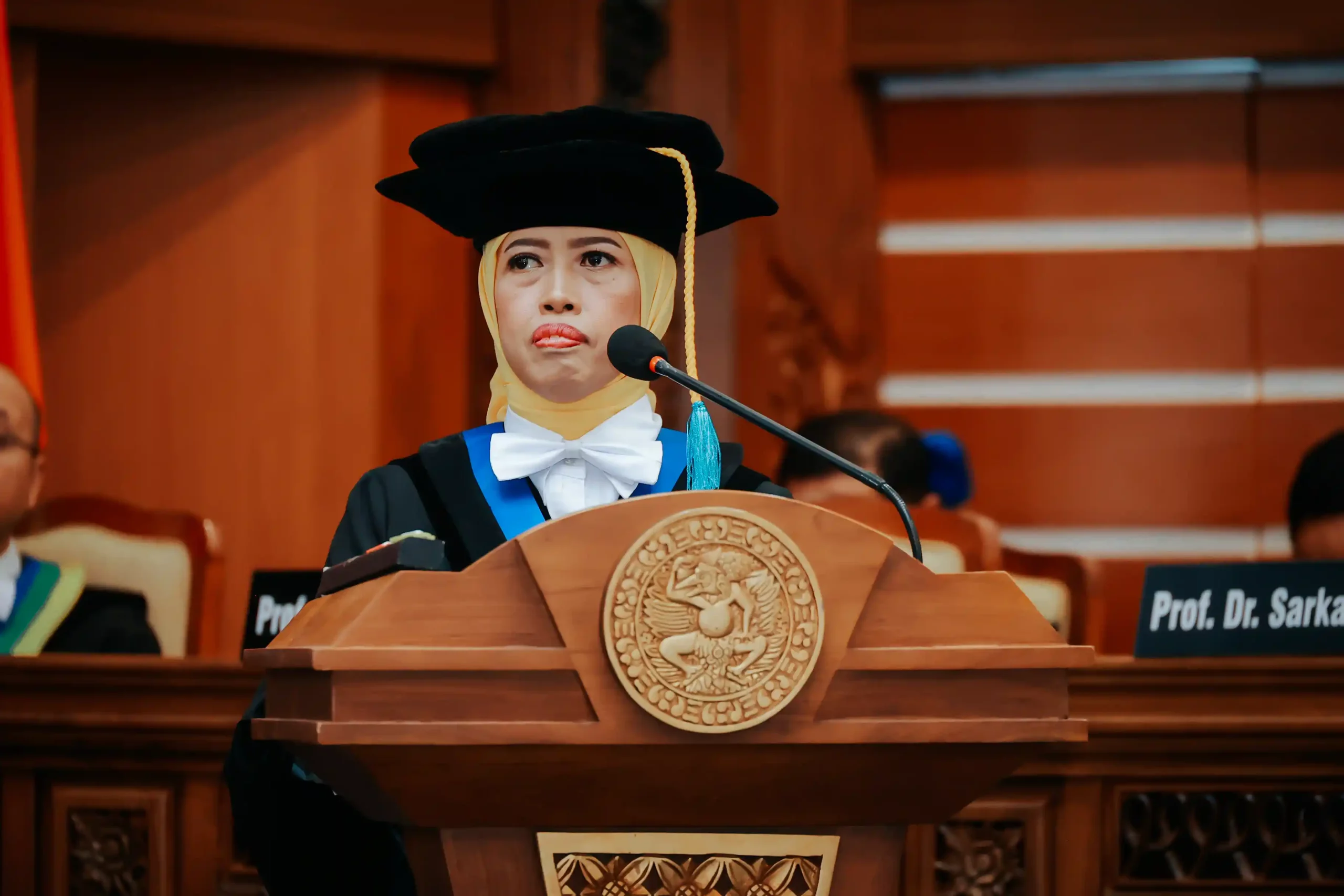 Prof Dr Nur Chamidah SSi MSi saat memberikan orasi ilmiah pada pengukuhan Guru besar di hari selasa (17/12/2024) (foto: PKIP UNAIR)