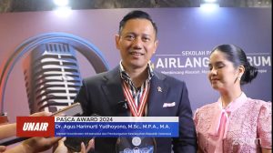 Dr Agus Harimurti Yudhoyono MSc MPA MA saat menerima penghargaan The Most Outstanding, Inspiring, and Visioner Leader for Indonesian Development
