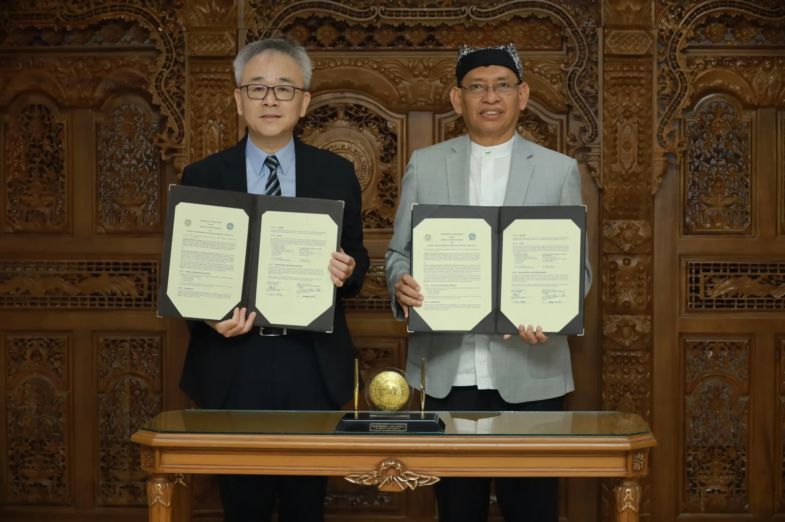 Penandatangan nota kesepahaman UNAIR dan NTCUST sebagai langkah awal kerjasama kedua kampus. (Foto: PKIP UNAIR)