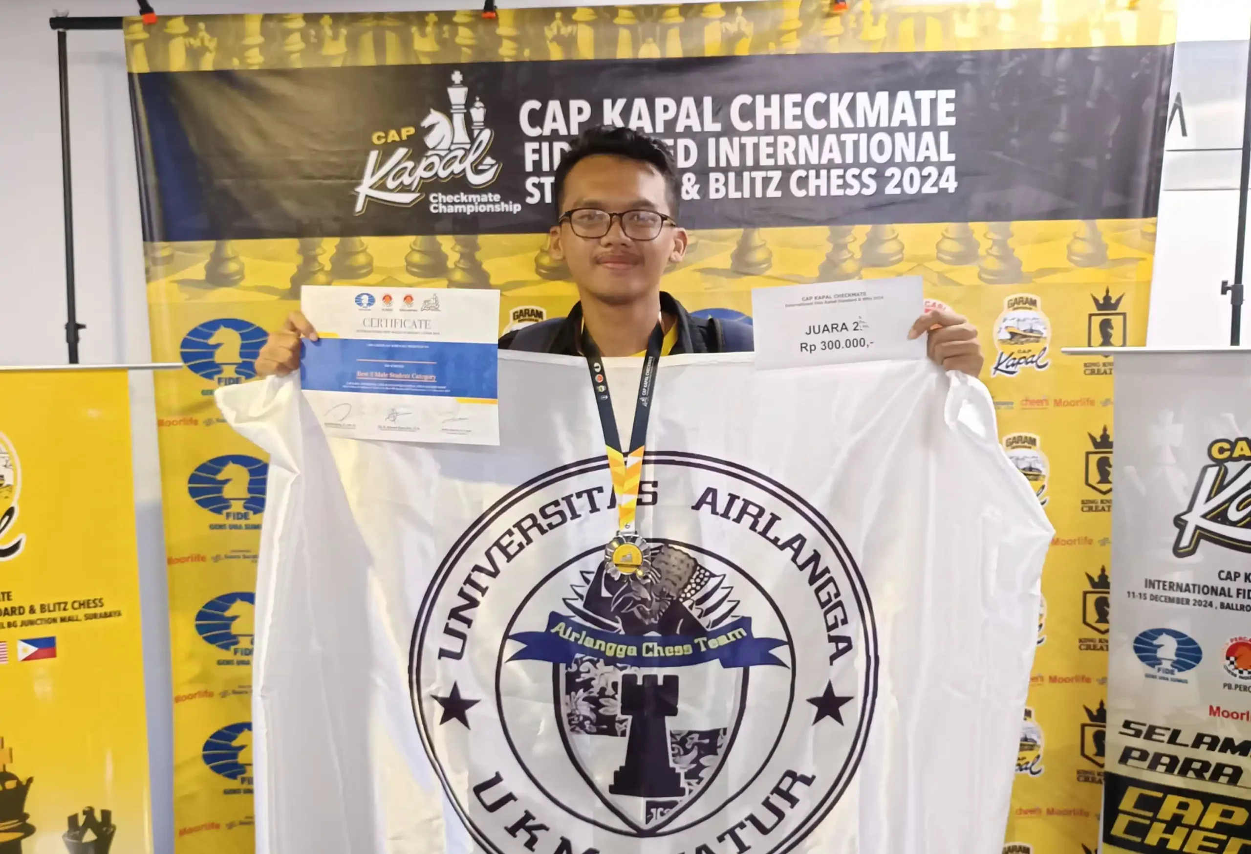 Lawan 3 Negara, Mahasiswa UNAIR Raih Juara II Lomba Catur Internasional
