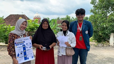 KKN BBK-5 Jejel, Ngimbang, Lamongan introduce “Digital Archiving” to the locals