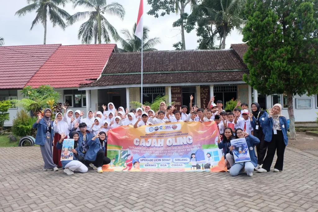Foto Bersama Siswa SDN 1 Licin dan Tim PKL 2 KESMAS FIKKIA (Foto: Istimewa)