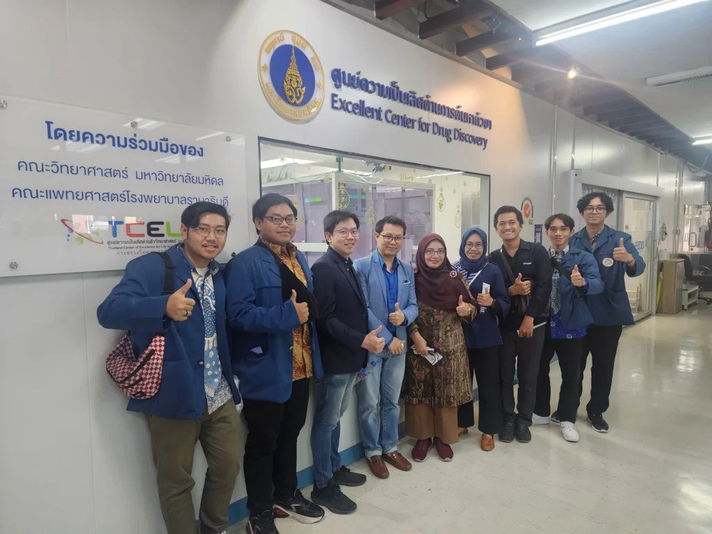 Delegasi FTMM saat melaksanakan student outbond di Mahidol University