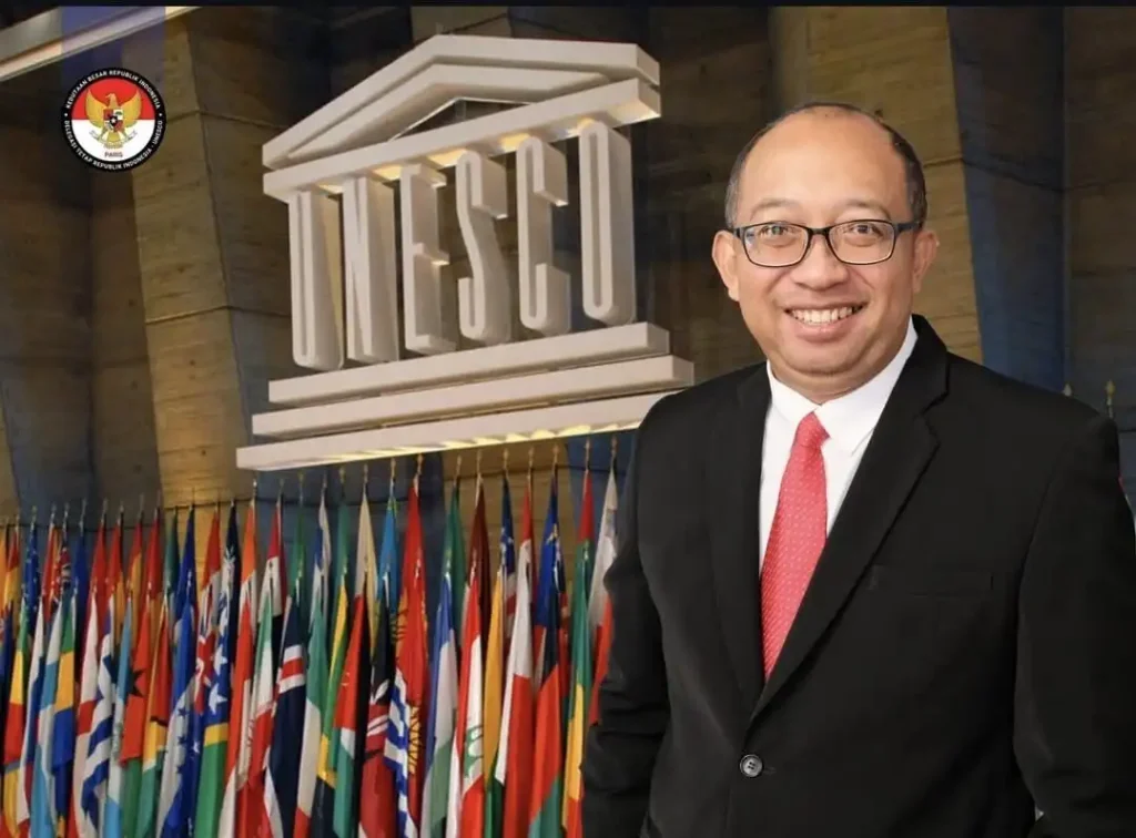 IGAK Satrya Wibawa SSos MCA PhD, a lecturer in the Department of Communications, Faculty of Social and Political Sciences (FISIP) was appointed as Deputy Permanent Delegate of the Republic of Indonesia to UNESCO.