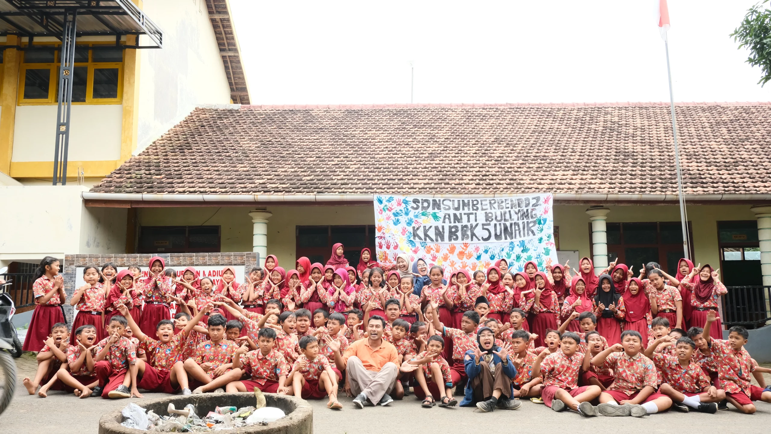 Mahasiswa Kelompok KKN BBK 5 UNAIR Desa Sumberbendo saat Pelaksanaan PEKA (Foto: Dok. Narasumber)