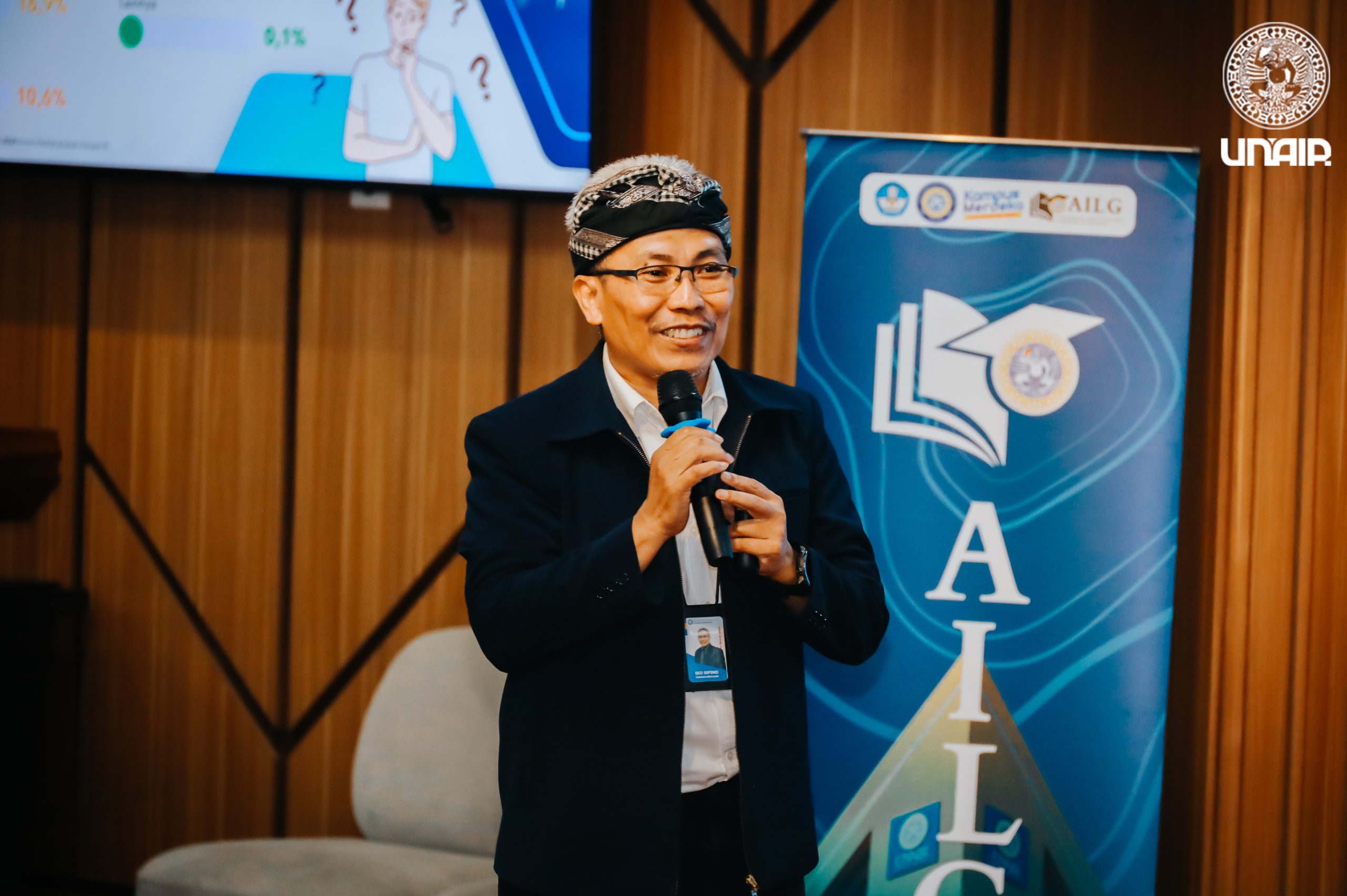 Ketua AILG, Eko Supeno Dr Eko Supeno Drs M Si secara langsung menyampaikan rilis riset kolaborasi dengan KPK, di Hall Majapahit Lantai 5 ASEEC Tower, Kampus Dharmawangsa-B