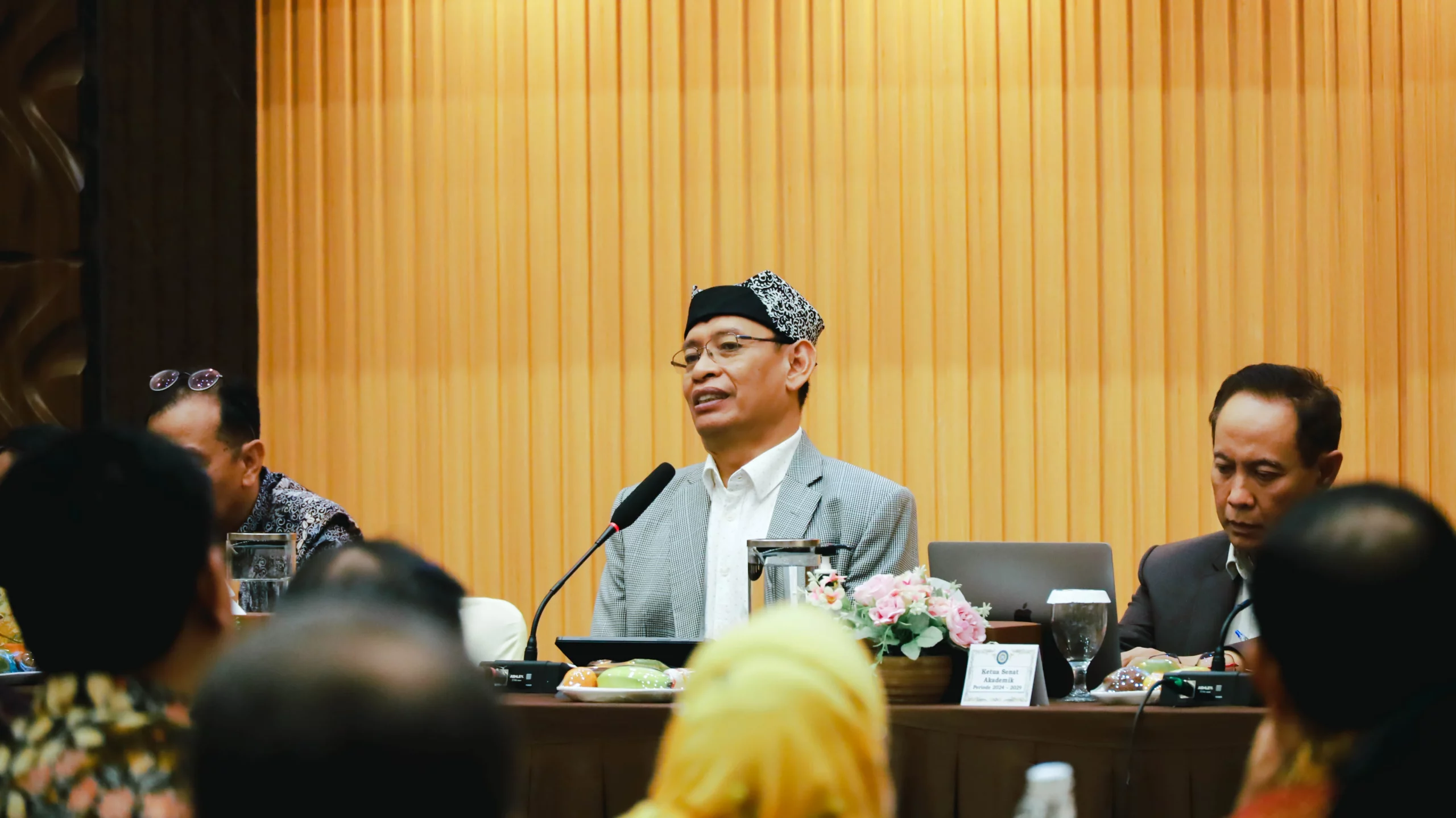 Rapat Pimpinan Terbatas Awal Tahun, Rektor UNAIR: Terus Berikan yang Terbaik
