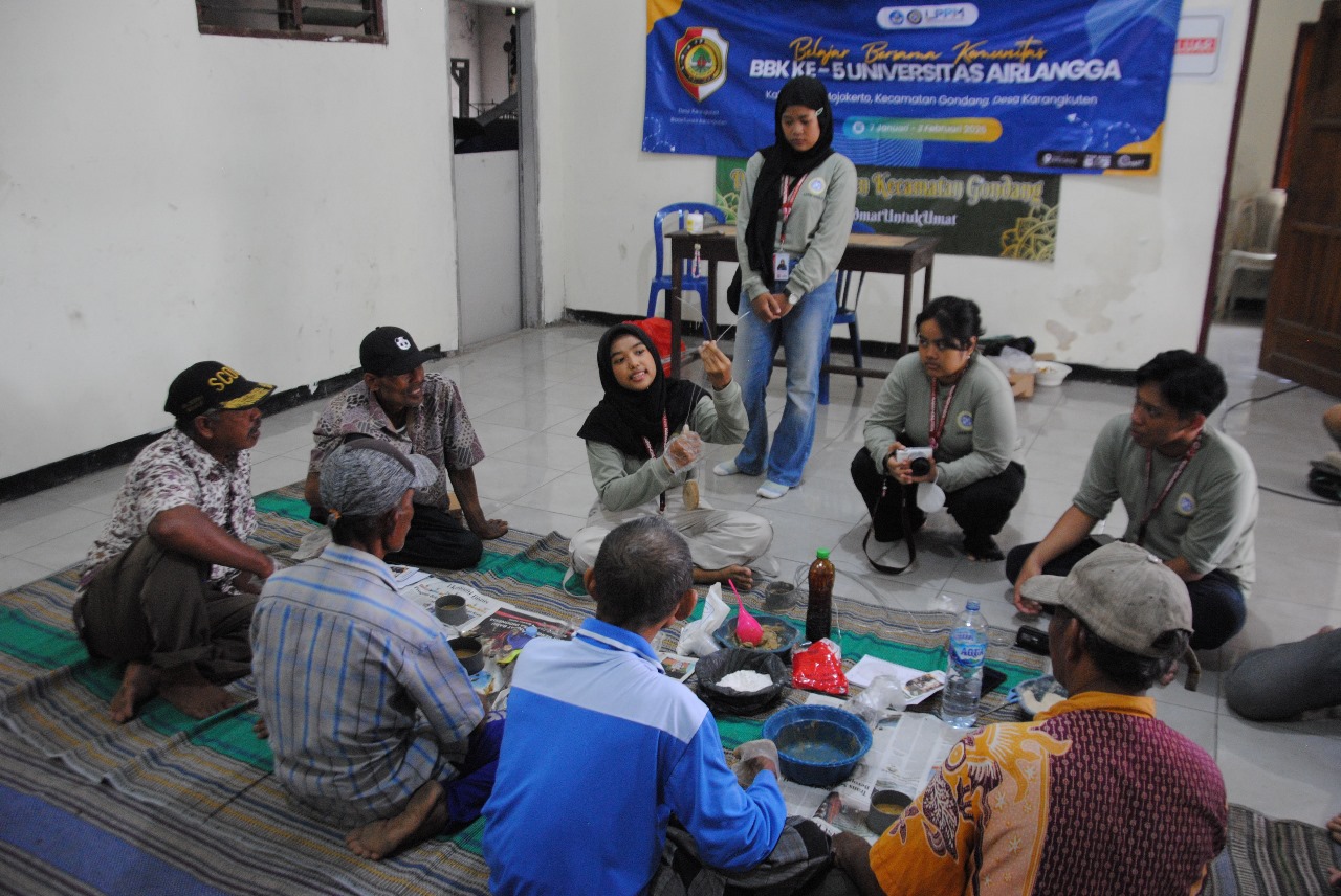 The community service program team collaborate with Karangkuten residents to create mineral blocks