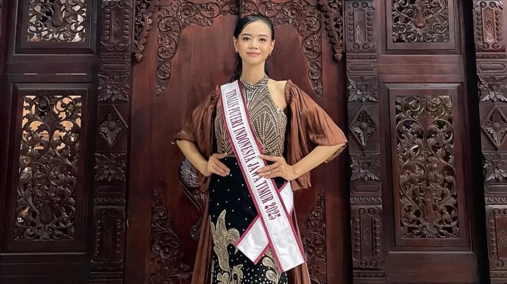 Dian Pramitha Utami, an alumna of the Faculty of Humanities (FIB) Universitas Airlangga (UNAIR), has made the top 10 finalists in the Miss East Java Indonesia 2025 pageant