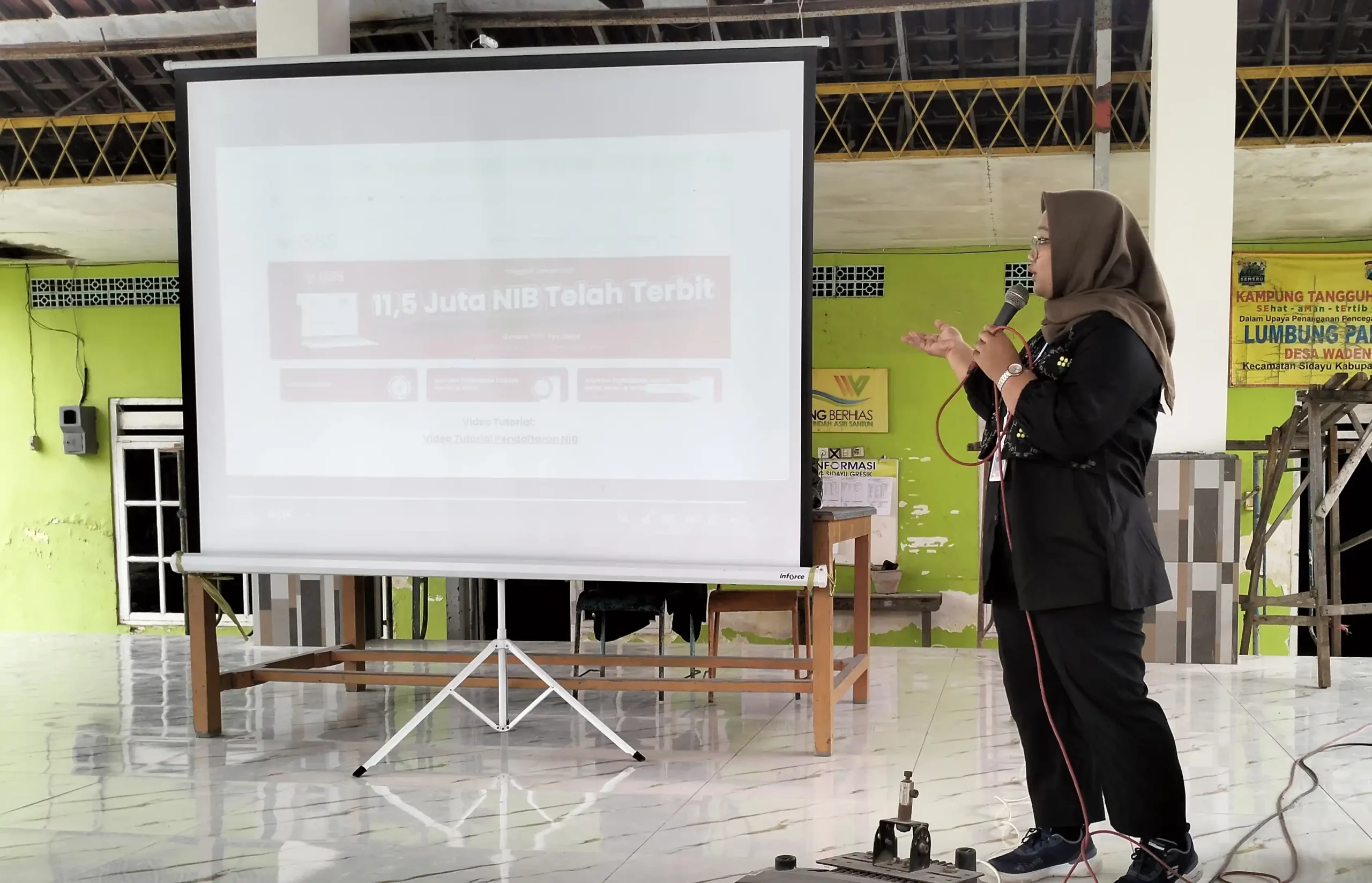 Pemaparan langkah-langkah melakukan pendaftaran NIB oleh mahasiswa (Foto: Istimewa)