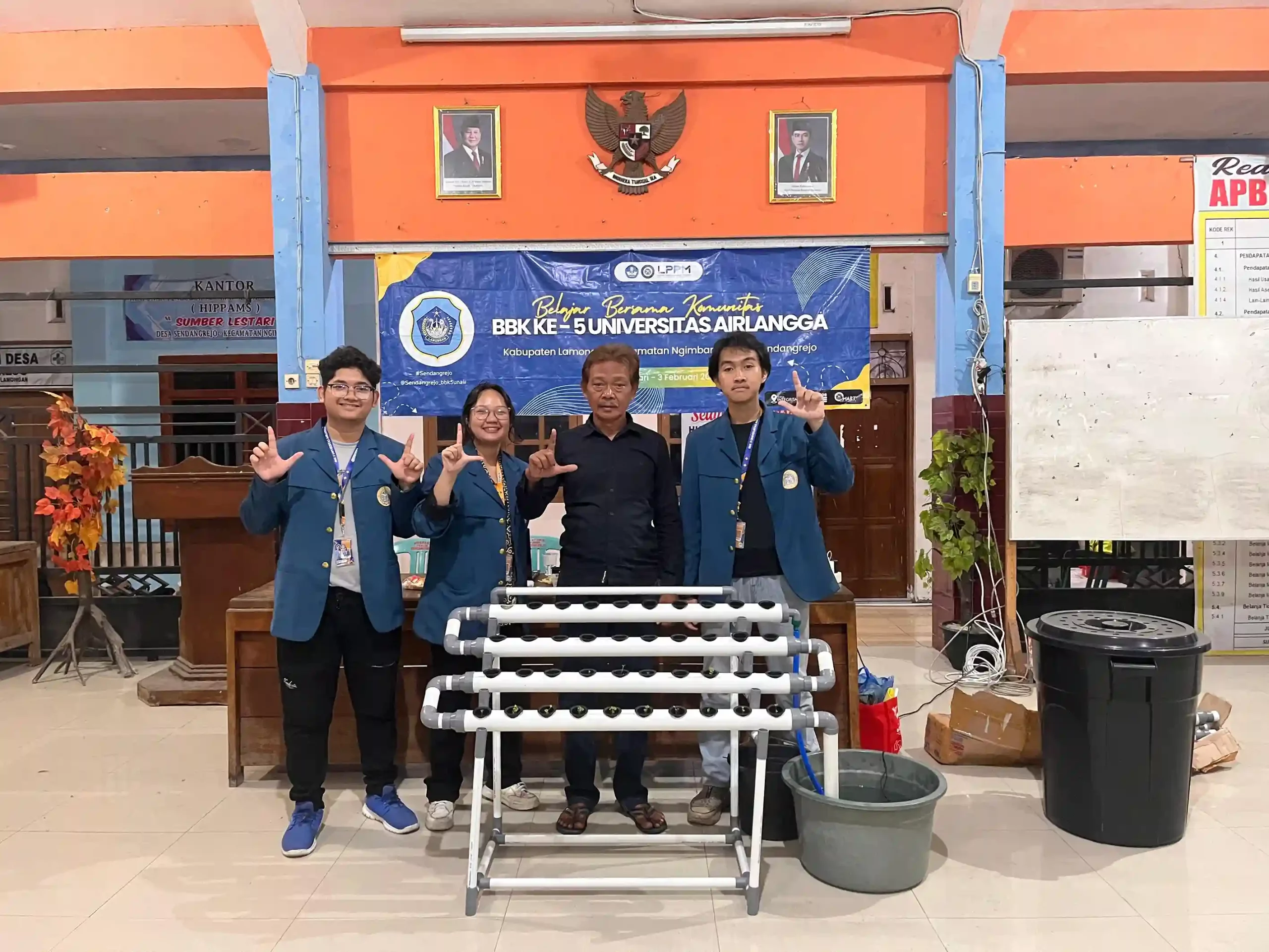 Mahasiswa KKN BBK UNAIR di Desa Sendangrejo Lamongan saat melaksanakan kegiatan TANITROPIC X BUDIKDAMBER