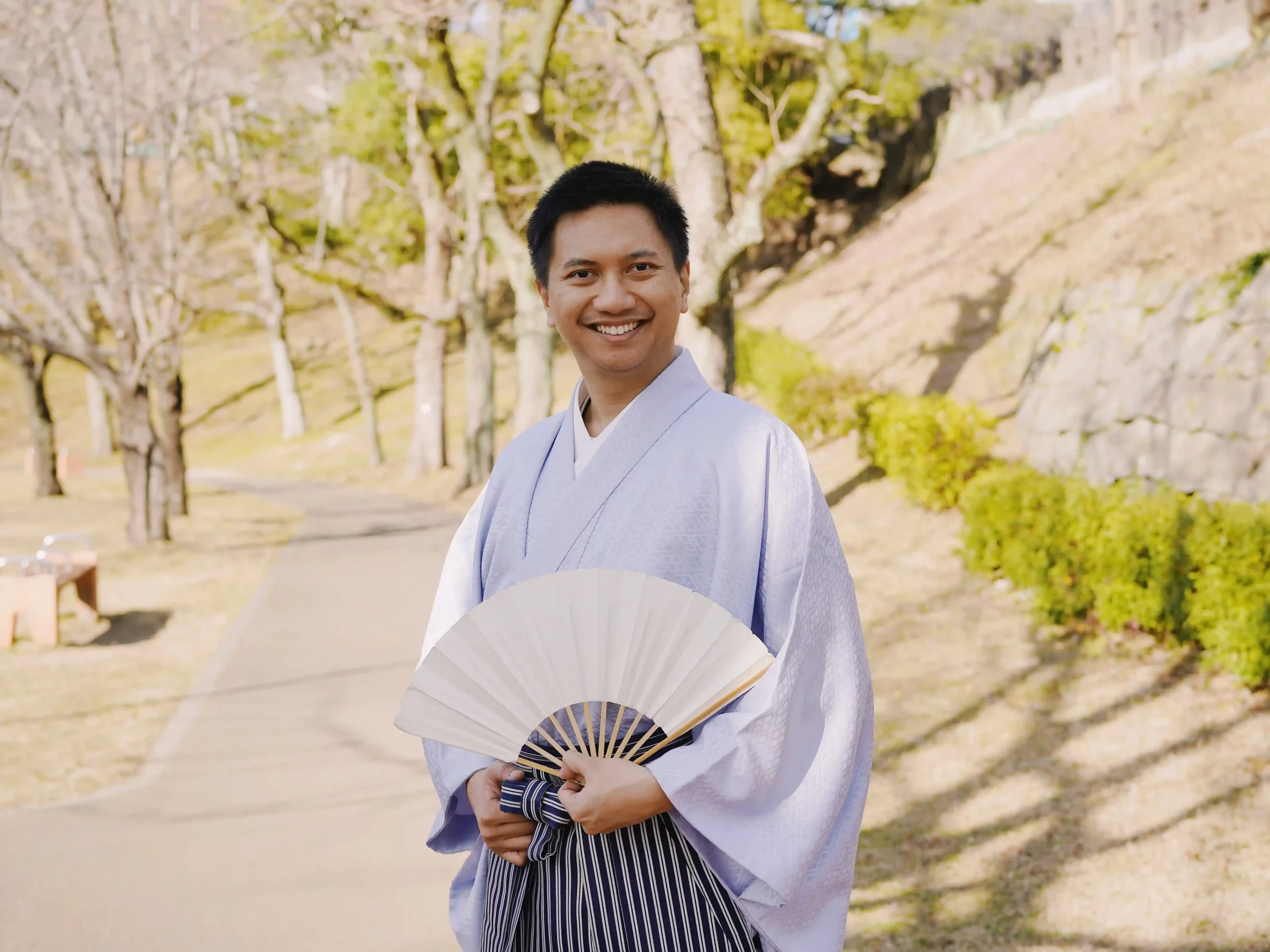 Dr Arif Nur Muhammad Ansori S Si M Si mengenakan kimono saat berada di Jepang (Foto: dok pribadi)