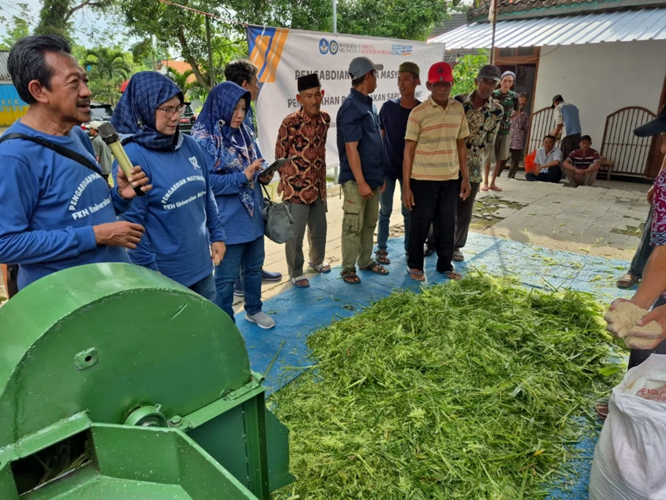 Faculty members of UNAIR BBK conduct cattle feed processing activities in Lamongan