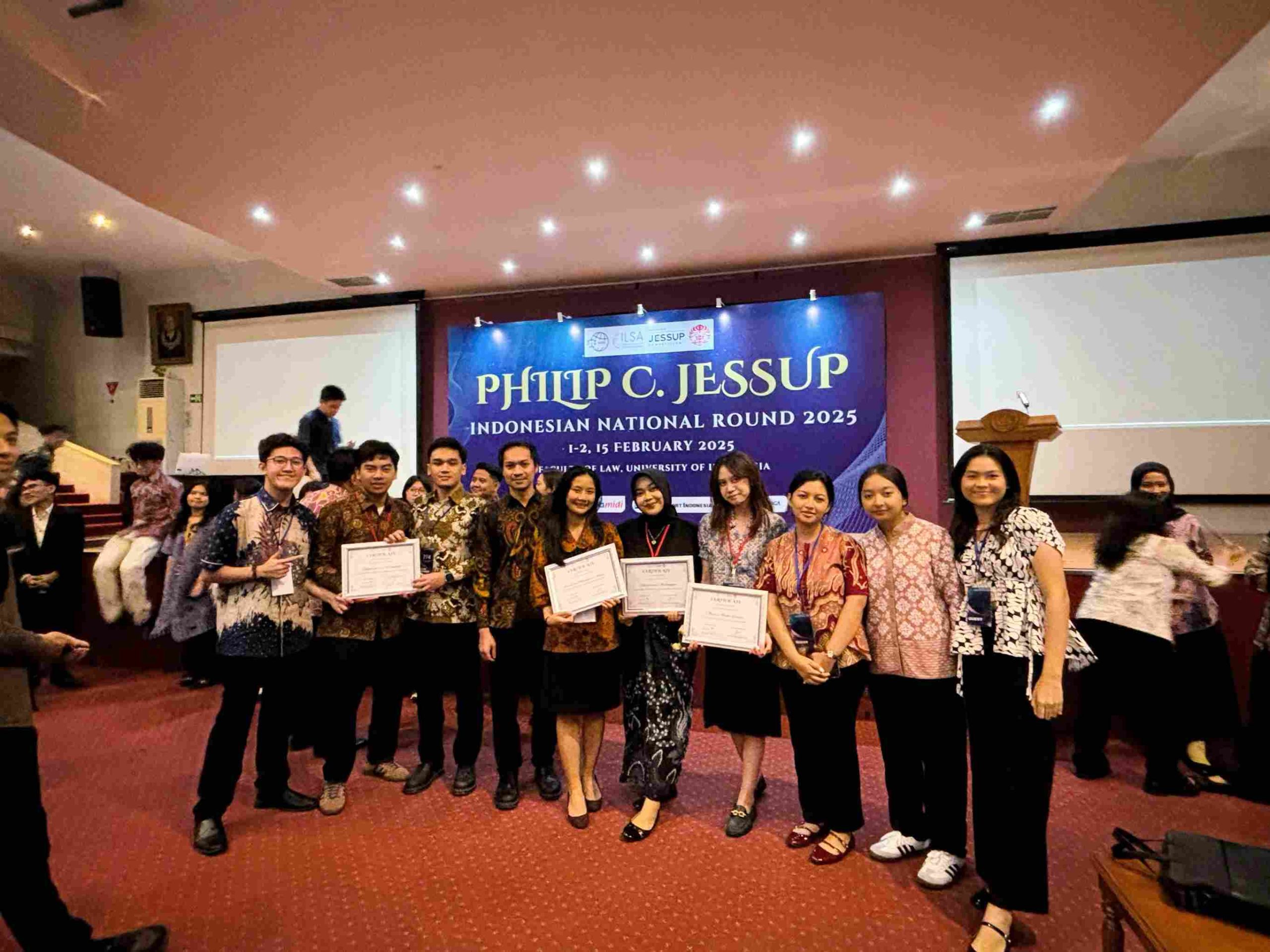Delegasi FH setelah pengumuman juara international moot court (Foto: Istimewa)