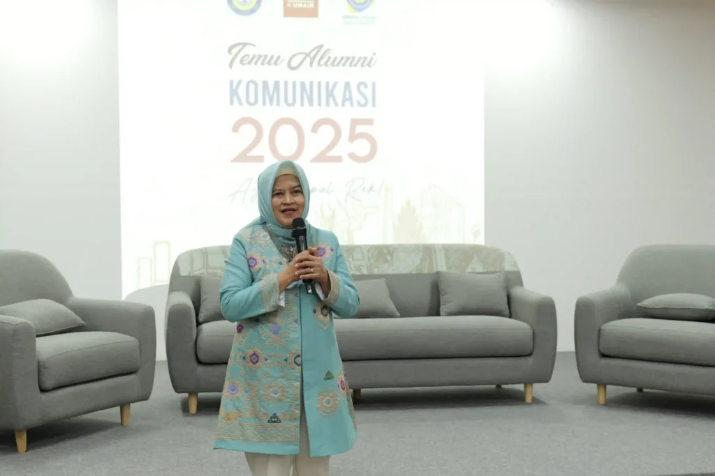 Opening remarks by UNAIR Director of Career Development, Entrepreneurship Incubation, and Alumni Affairs (DPKKA), Prof. Dr. Elly Munadziroh, drg., MS (Photo: By courtesy)