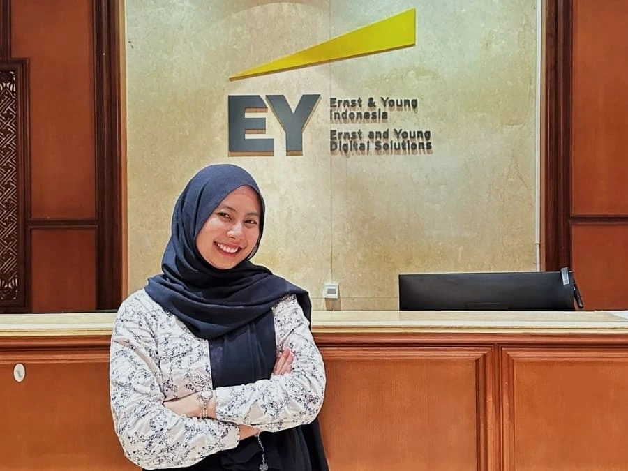 Annaura Nabilla Masduki has successfully established her career as an IT Auditor at Ernst & Young (EY). (Photo: By courtesy)