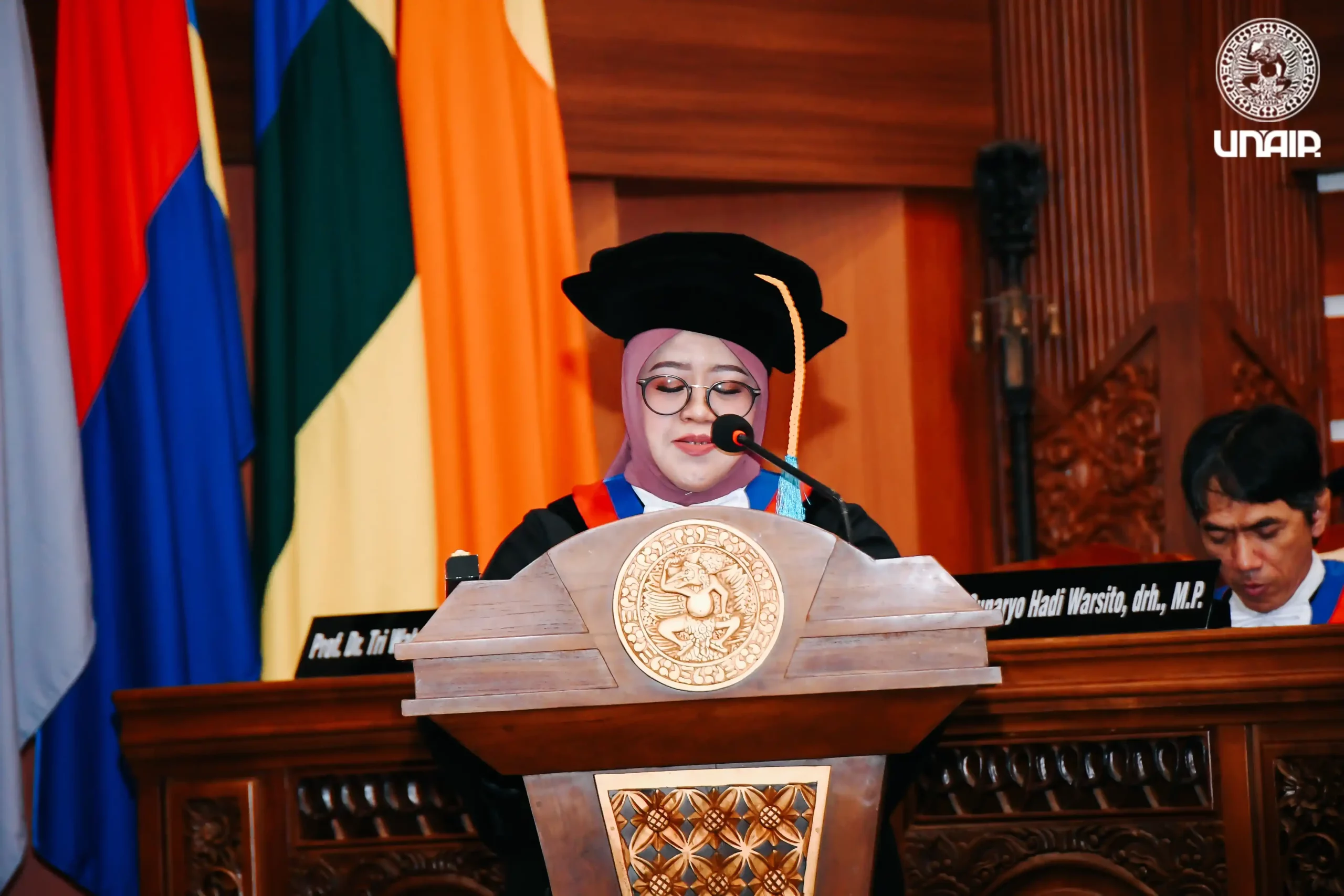 Prof Dr Ira Sari Yudaniayanti drh MP saat menyampaikan pentingnya upaya pencegahan dan pengobatan gangguan tulang dalam pengukuhan guru besar, Selasa (25/2/2025)