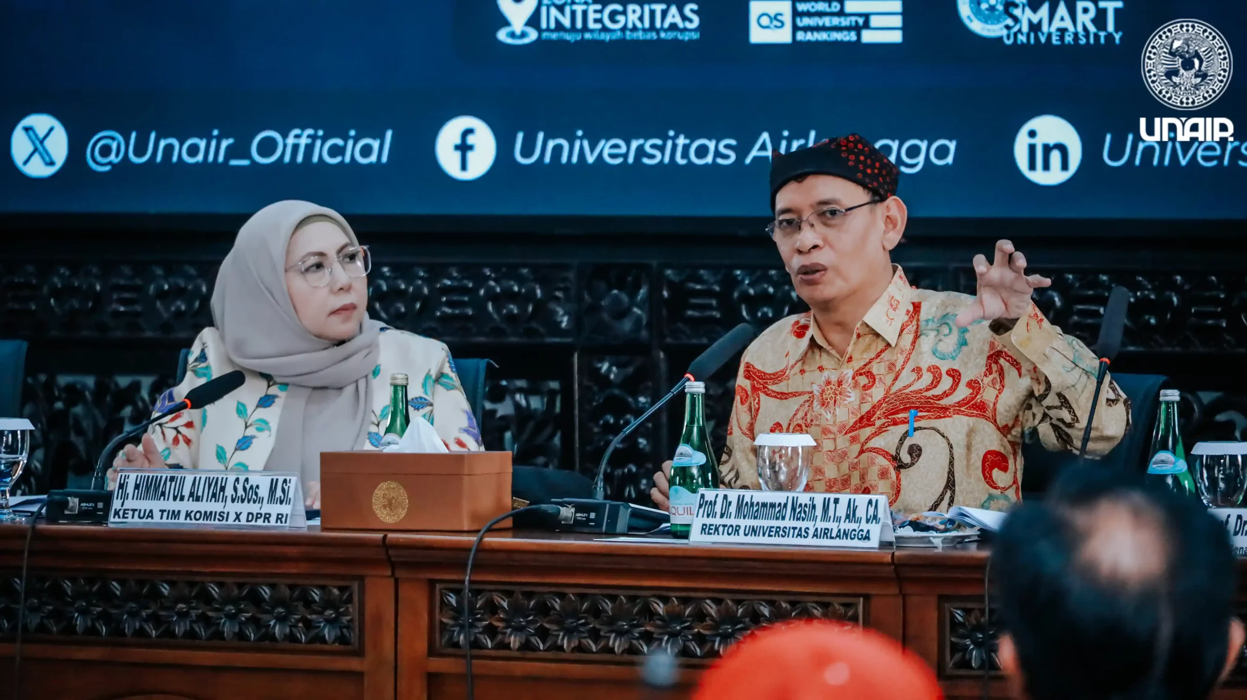 Wakil Ketua Komisi X DPR RI Hj Himmatul Aliyah SSos MSi dan Rektor UNAIR Prof Dr Mohammad Nasih MT Ak CA (foto: PKIP UNAIR)