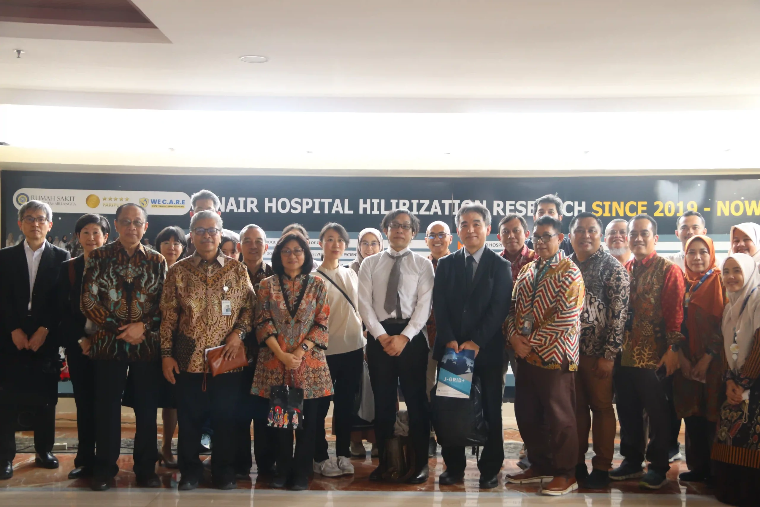 Prof. Dr. Nasronudin, dr., SpPD, K-PTI, FINASIM, with his team and representatives from Kobe University (Photo: UNAIR PKIP Documentation)