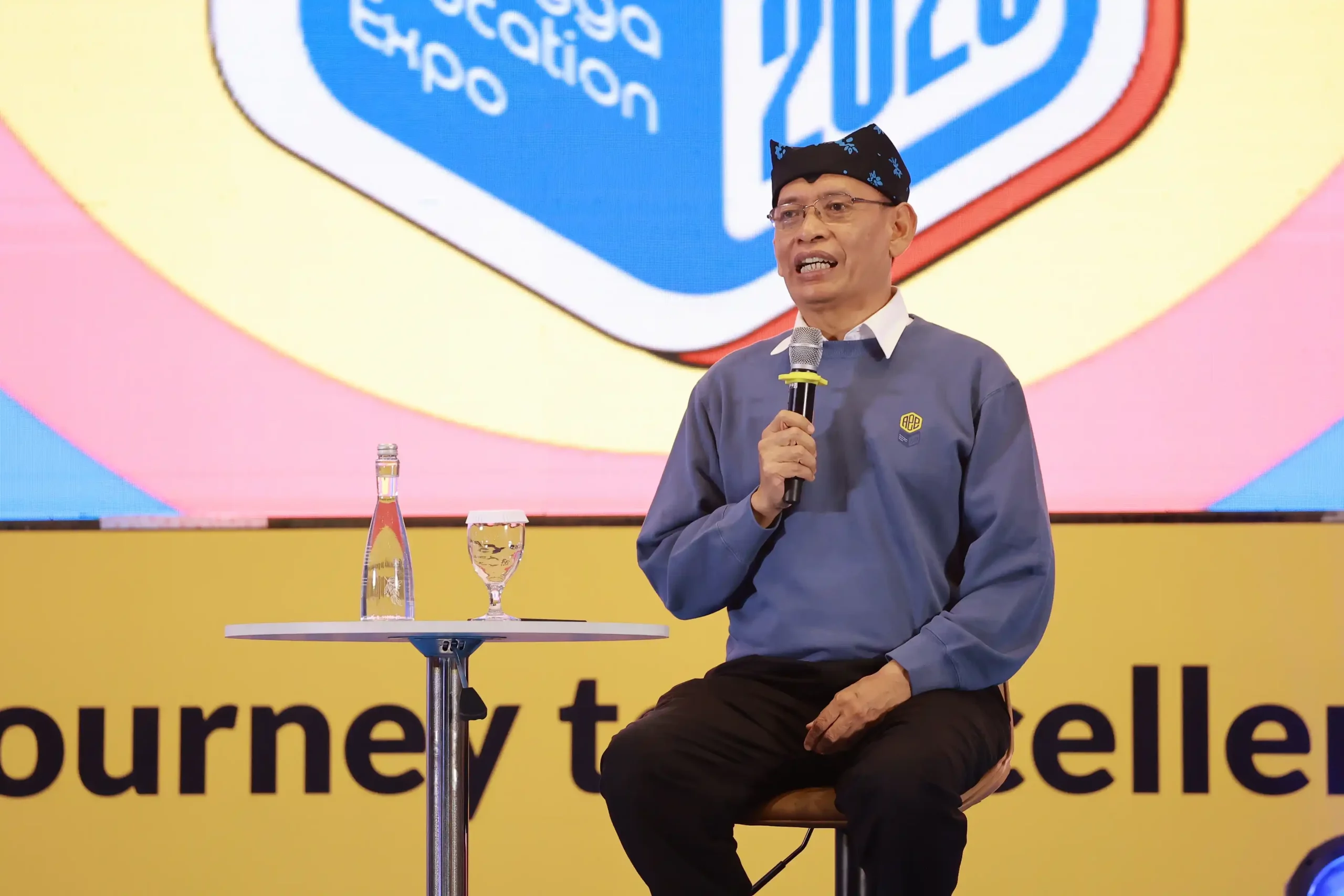 Sambutan Rektor UNAIR Prof Mohammad Nasih dalam Airlangga Education Expo 2025 (foto: PKIP UNAIR)