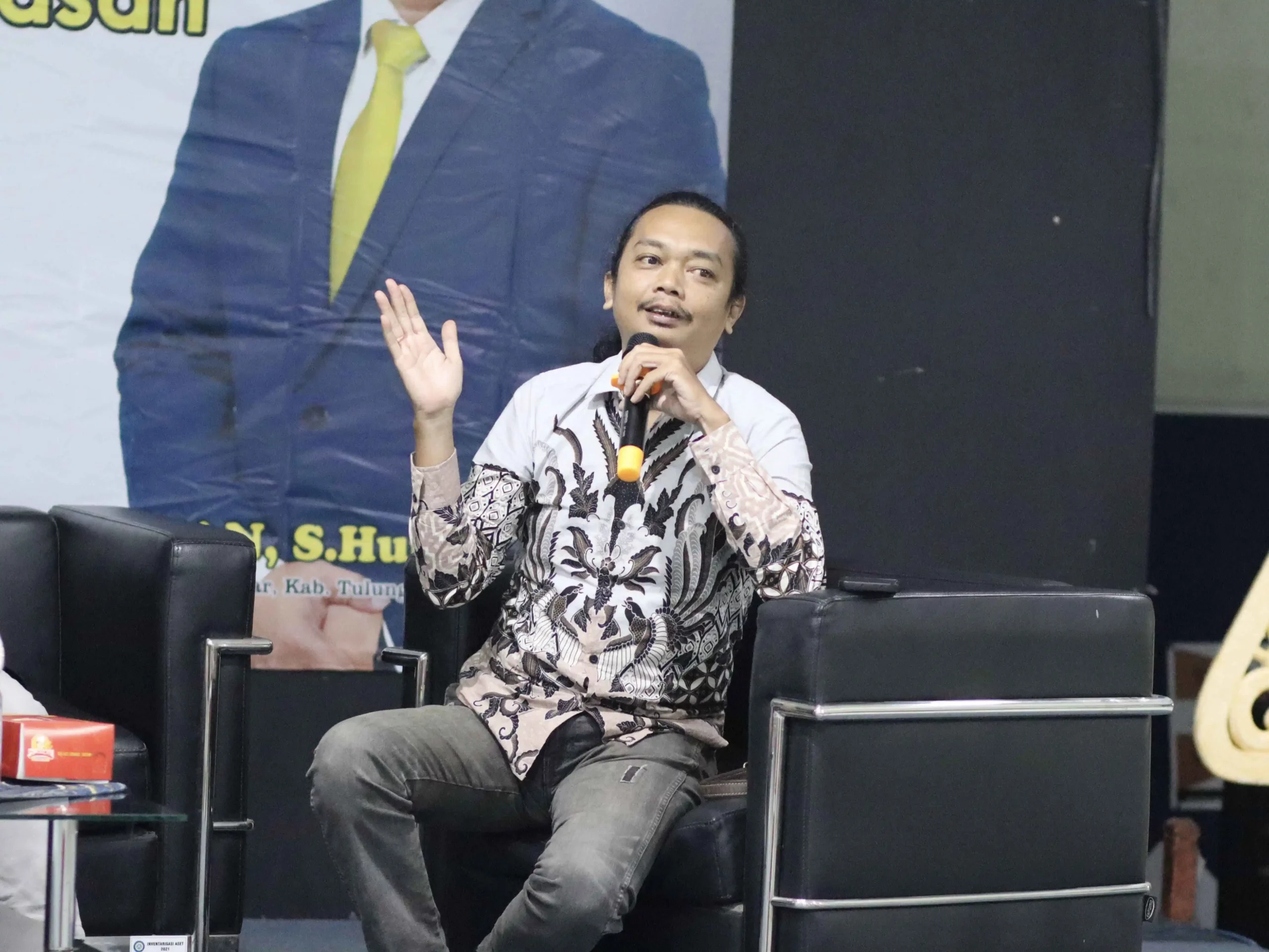 Kukuh Yudha Karnanta SS MA saat menyampaikan materi tentang harmoni sosial. (Foto: Obet)