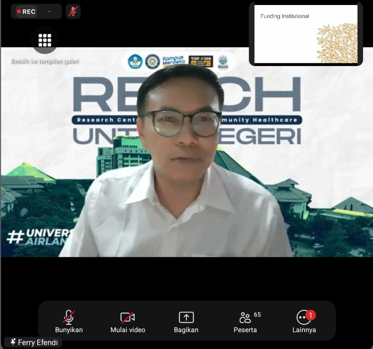Prof. Ferry Efendi, S.Kep., Ns., M.Sc., Ph.D., presents on Funding Institutional during an online seminar. (Photo: Screenshot from Zoom Meeting)