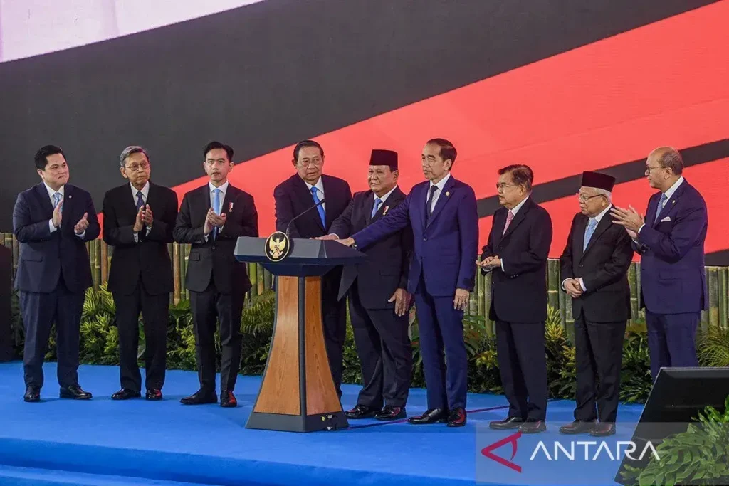Prabowo and his administration officially unveil Danantara at the Merdeka Palace (Photo: Antara News)