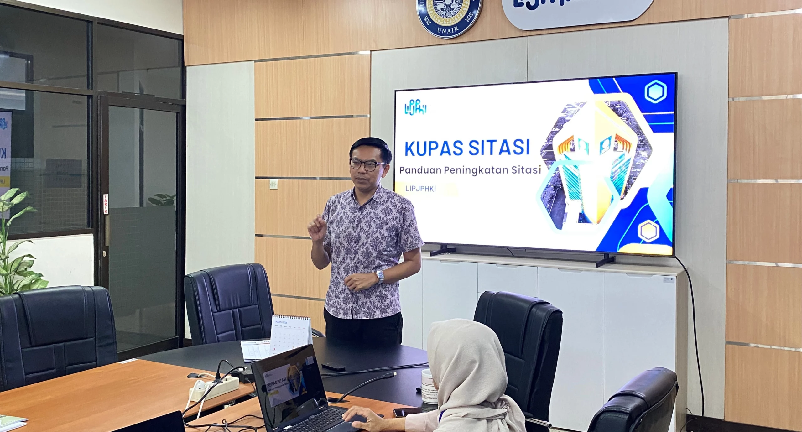 Prof. Ferry Efendi S. Kep., Ns., M.Sc., Ph.D. presents workshop materials to participants (Source: Committee)