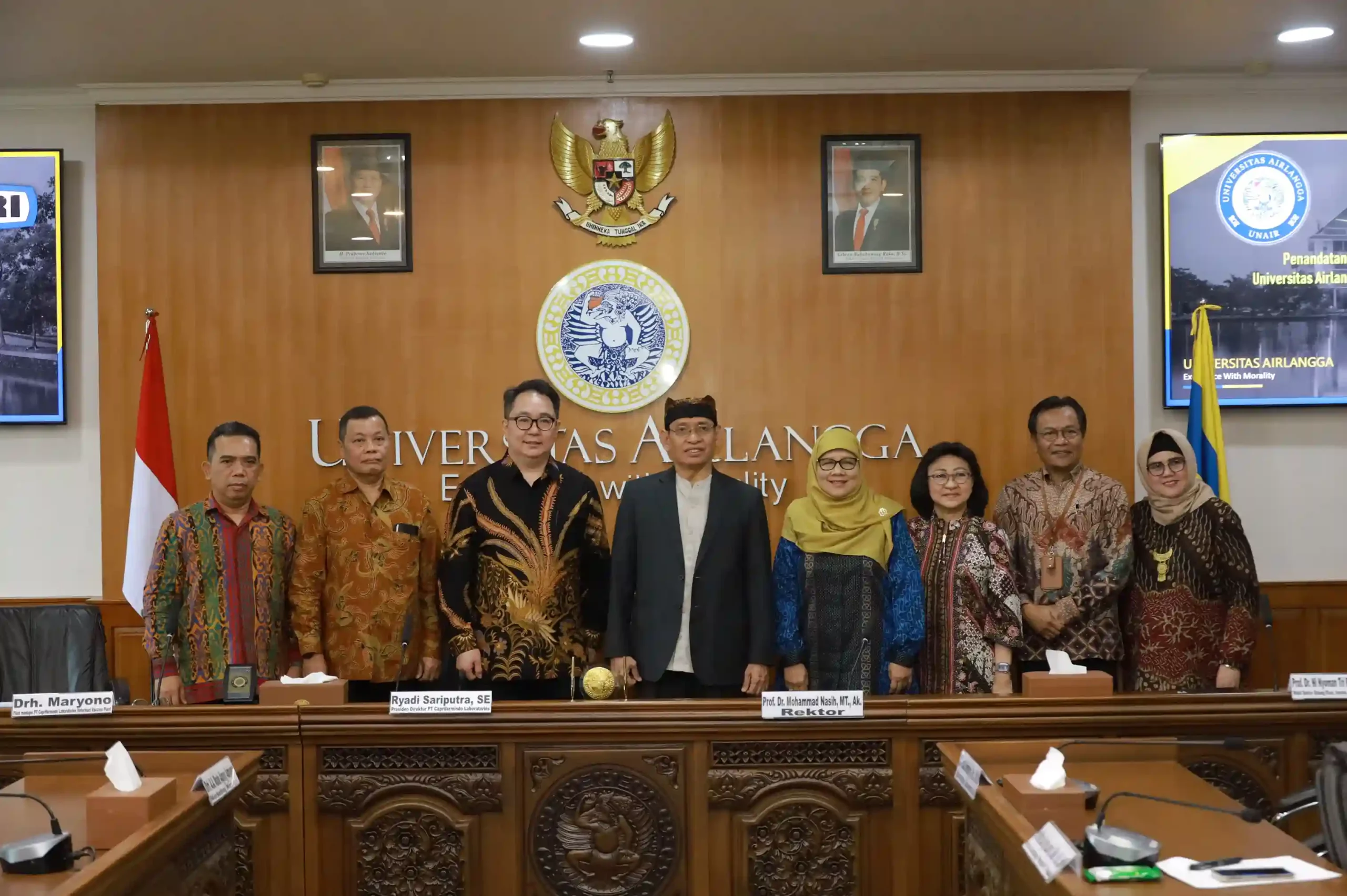 Foto Bersama representasi UNAIR dan PT Caprifarmindo Laboratories (5/3/2025) (Foto: PKIP UNAIR)