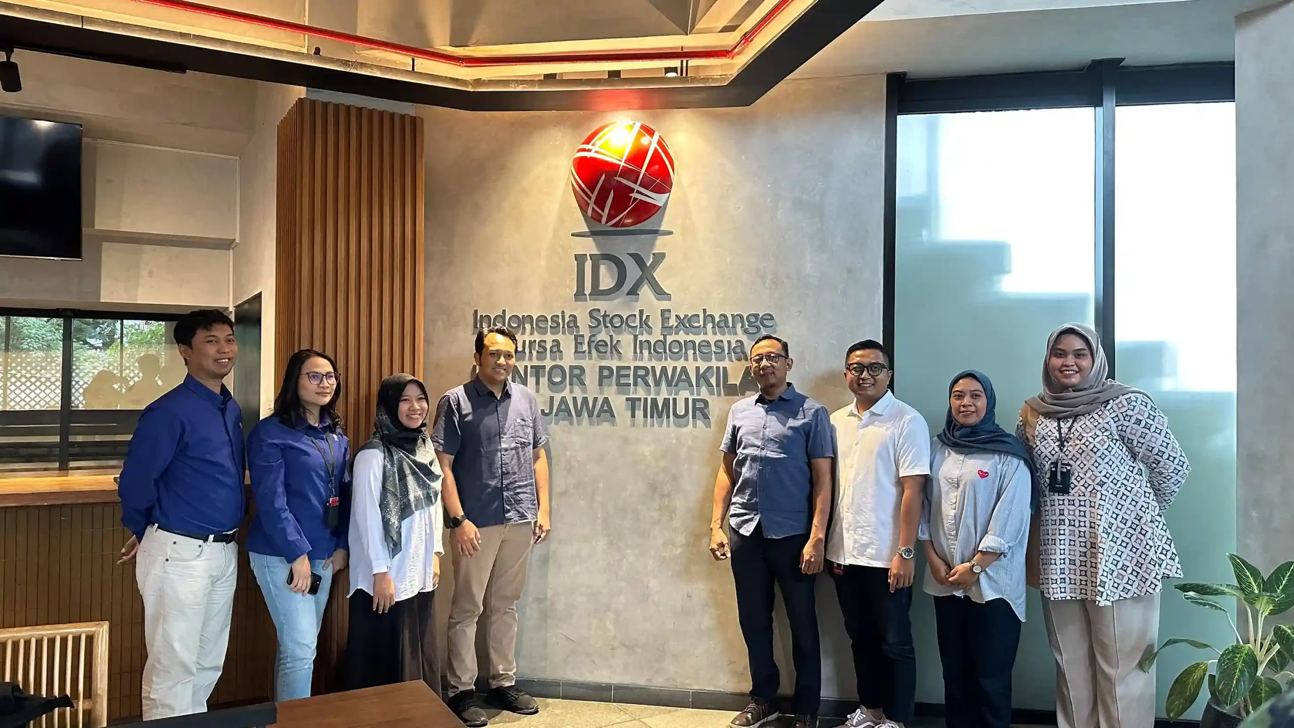 UNAIR team with stakeholders on UNICEF Indonesia collaboration for child rights (Photo: By courtesy)