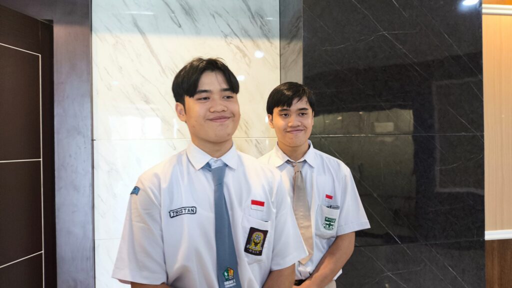 Sosok saudara kembar yang lolos SNBP UNAIR. Jose Tristan Prabowo (kiri) dan Marcello Nathan Prabowo (kanan) (Foto: Dok pribadi)