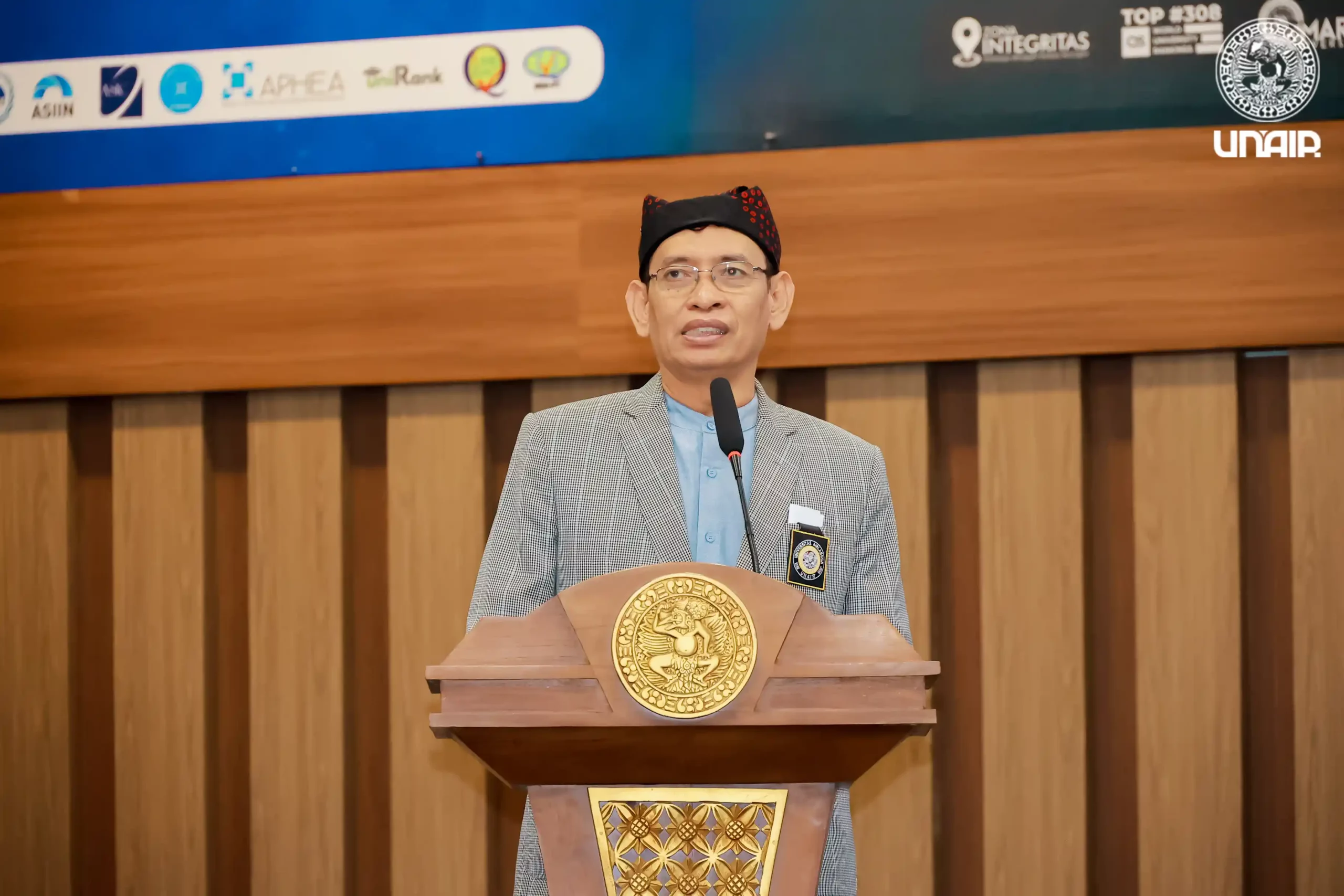 Prof. Nasih during MPR RI Goes to Campus National Seminar. (Photo: PKIP UNAIR)