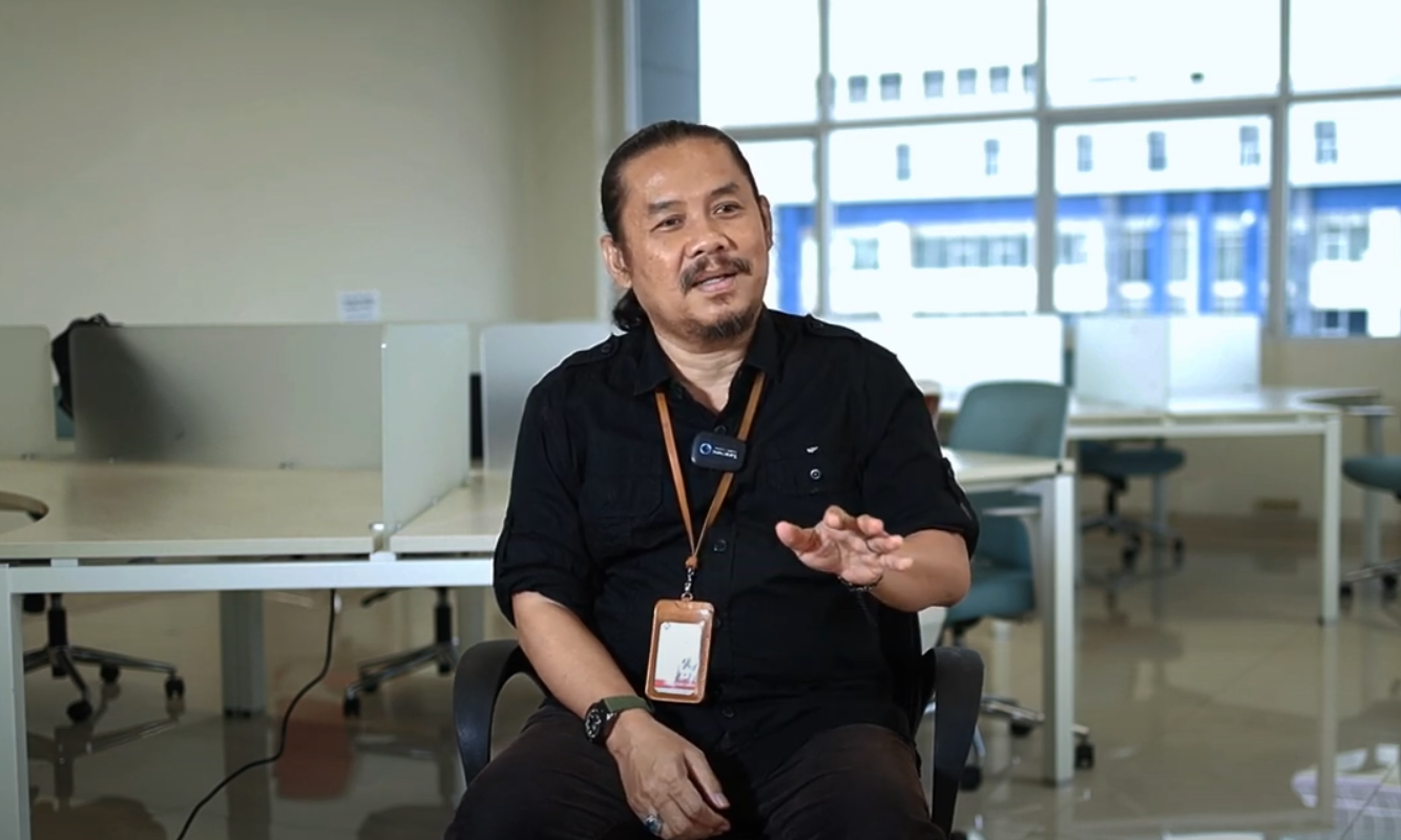 A lecturer at Faculty of Humanities, Universitas Airlangga (UNAIR), Puji Karyanto, S.S., M.Hum. (Photo: By courtesy)
