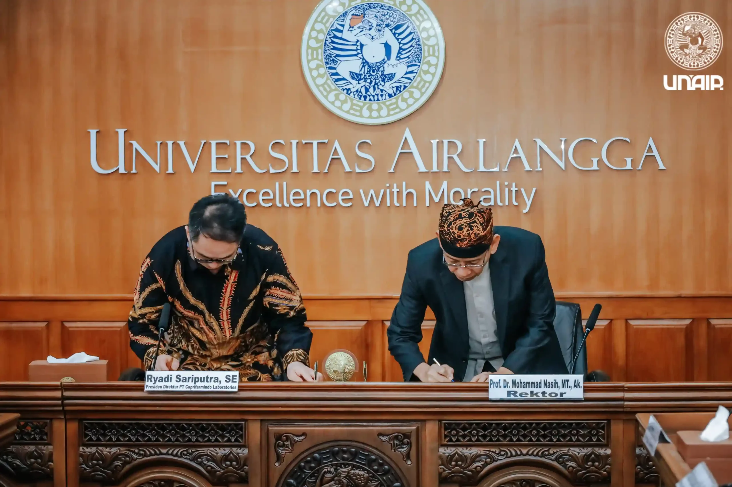 UNAIR dan PT Caprifarmindo Laboratories Teken MOU Pembuatan Vaksin Hewan (5/3/2025) (Foto: PKIP UNAIR)