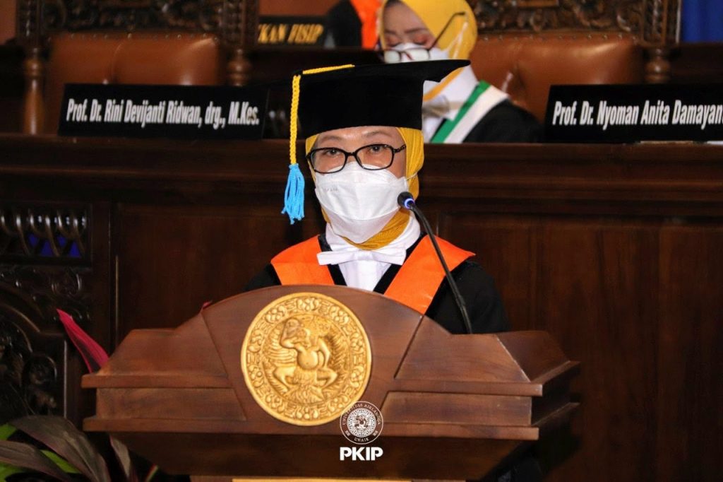 Prof Dr Sutinah Dra MS, Guru Besar Sosiologi UNAIR (foto: PKIP UNAIR)