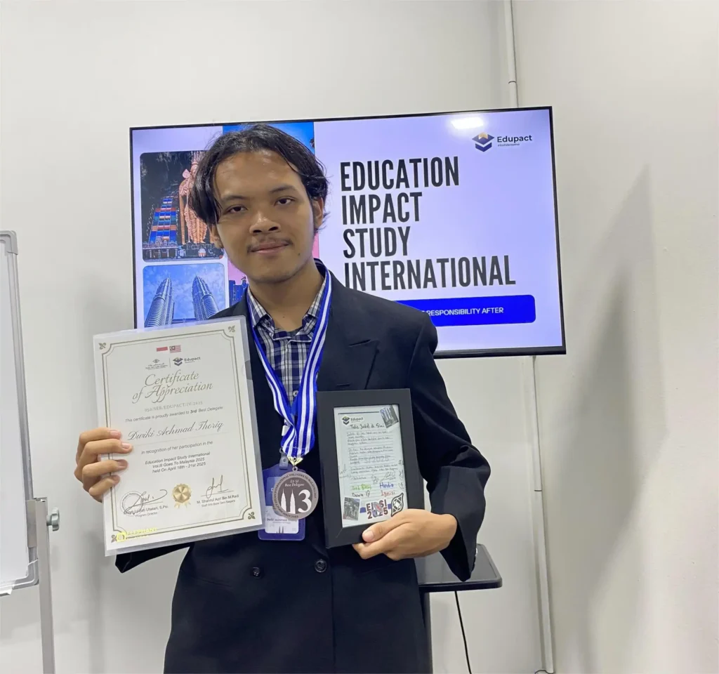 Dwiki Achmad Thoriq honored as top delegate at EI-SI Vol. 3 Malaysia (Photo: By courtesy).