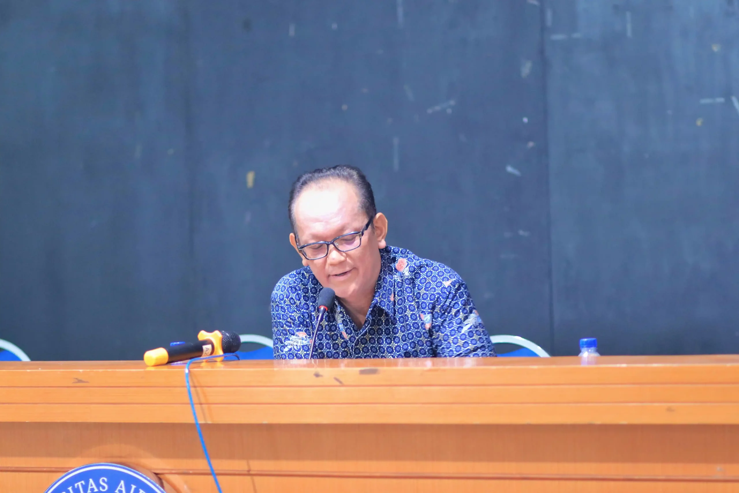 Ishii Yukata, Deputi Konsul Jenderal Jepang di Surabaya dalam Kuliah Tamu FIB UNAIR pada Selasa (29/4/2025) (Foto: Humas FIB)