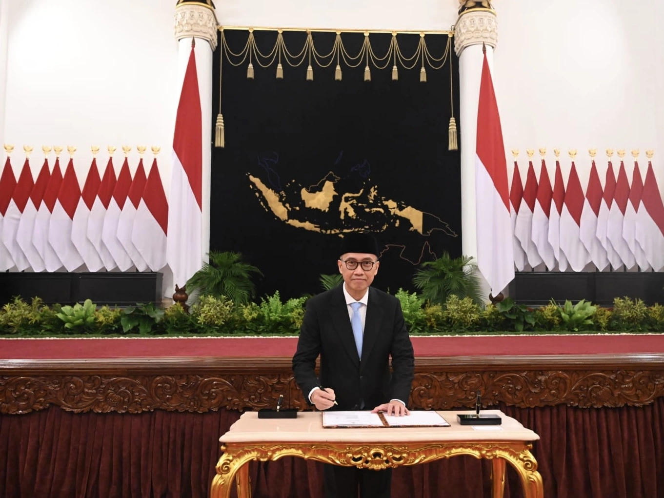 Bambang Suharto, alumni HI FISIP UNAIR, saat pelantikan Duta Besar LBBP RI. (Foto: Dok Narasumber)