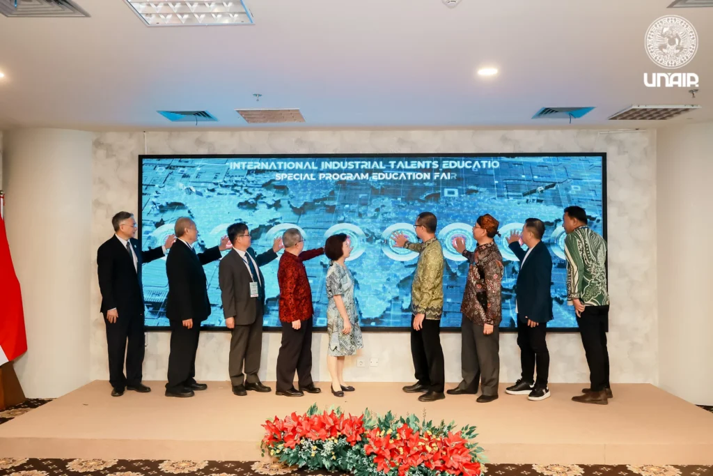 Peresmian kegiatan 2025 Fall Taiwan-Indonesia International Industrial Talents Education Special (INTENSE) Program Education Fair di UNAIR, Senin (21/4/2025)