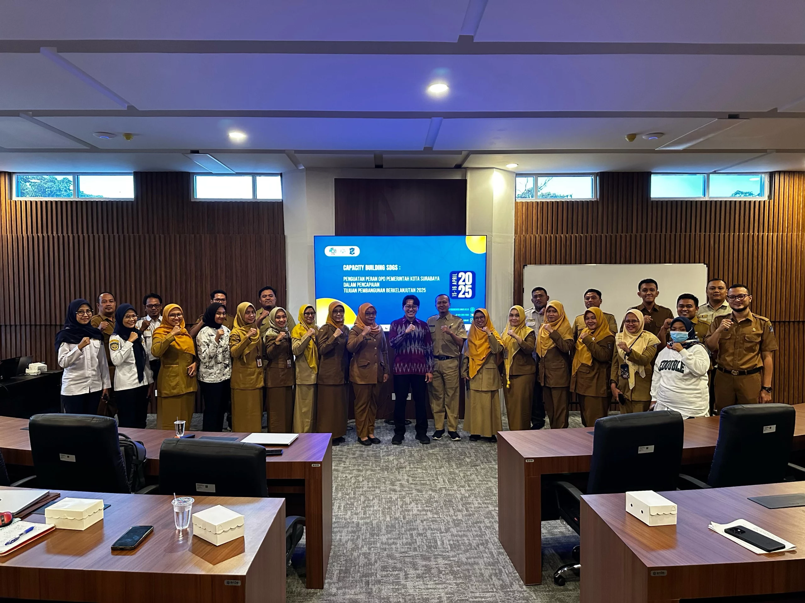 SDGs Center Universitas Airlangga (UNAIR) menyelenggarakan pelatihan capacity building bagi jajaran Organisasi Perangkat Daerah (OPD) dan 31 Kecamatan Kota Surabaya (Foto: Dok. SDGs Center UNAIR)
